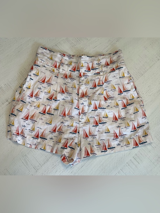 Cynthia Rowley Pants - Cynthia Rowley White High-Waist Shorts with Red & Yellow Sailboat Print